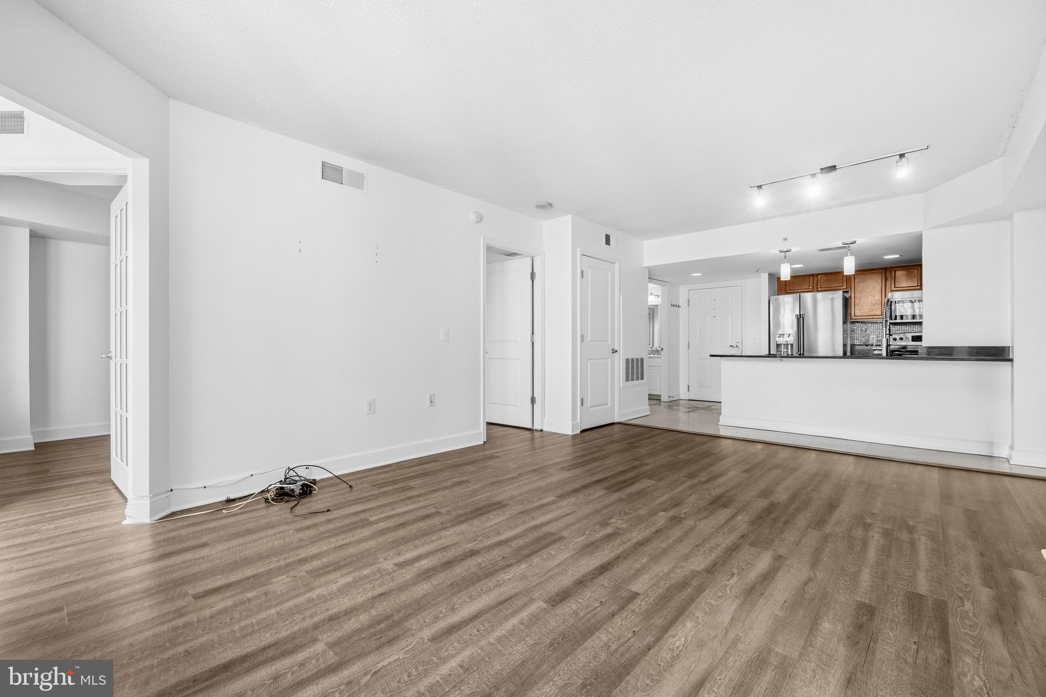 CARLTON HOUSE - Residential