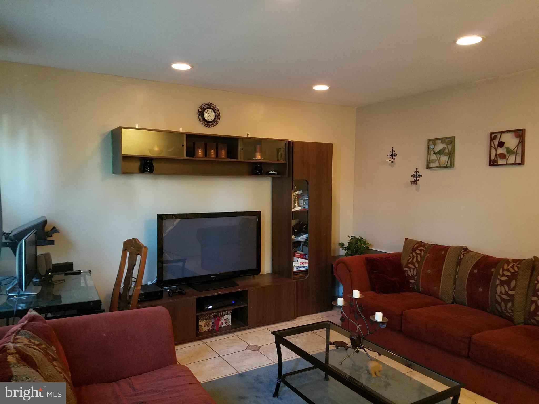 VILLAGE GATE - Residential