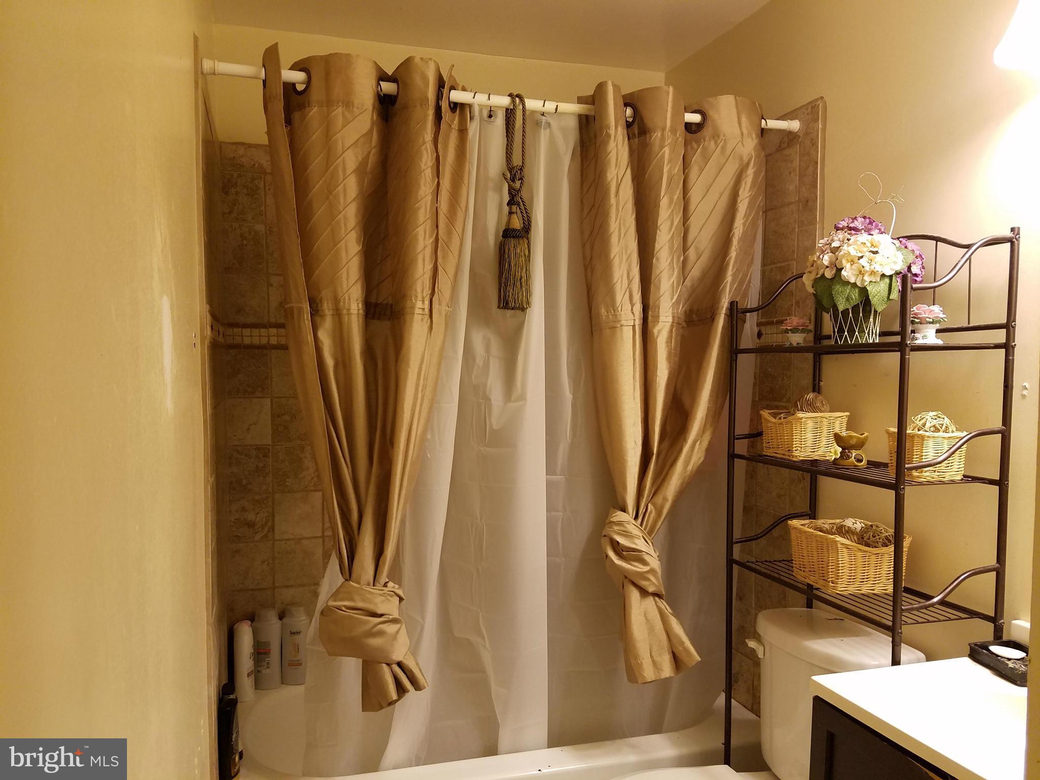 VILLAGE GATE - Residential