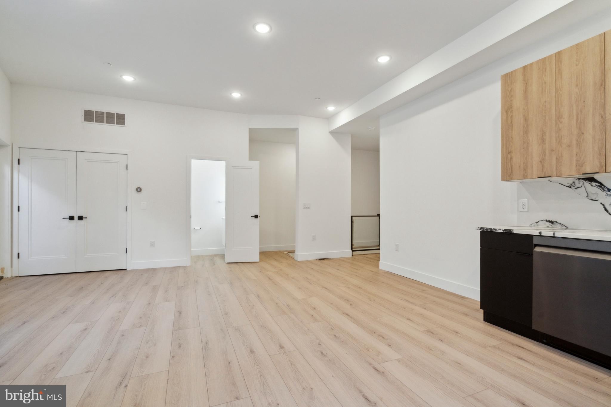 POINT BREEZE - Residential Lease