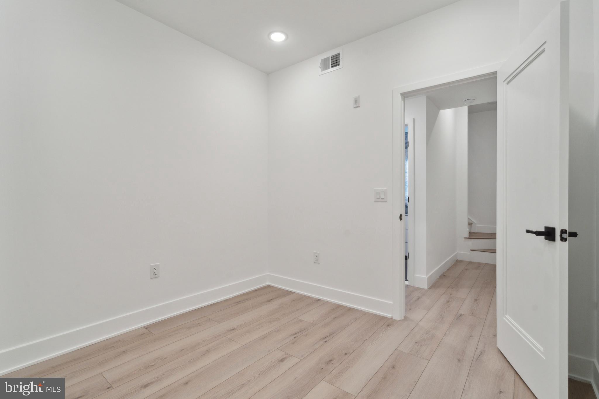 POINT BREEZE - Residential Lease
