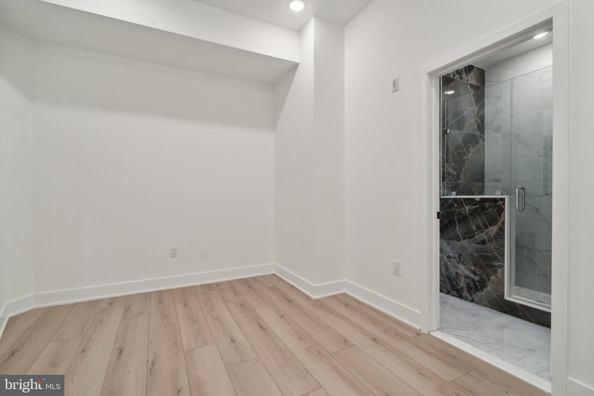 POINT BREEZE - Residential Lease