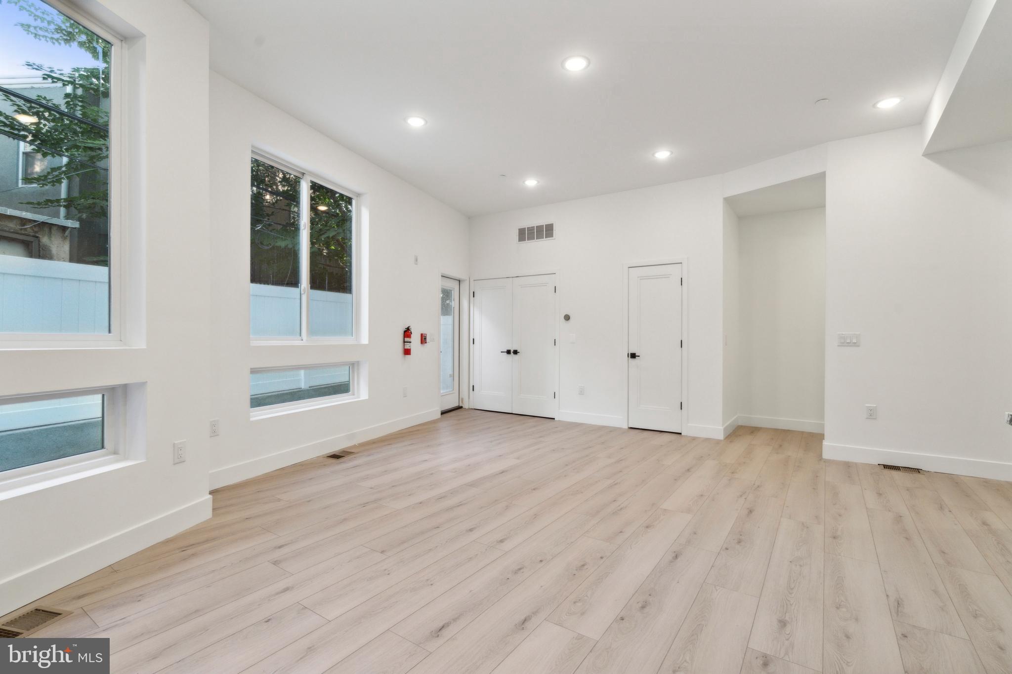 POINT BREEZE - Residential Lease