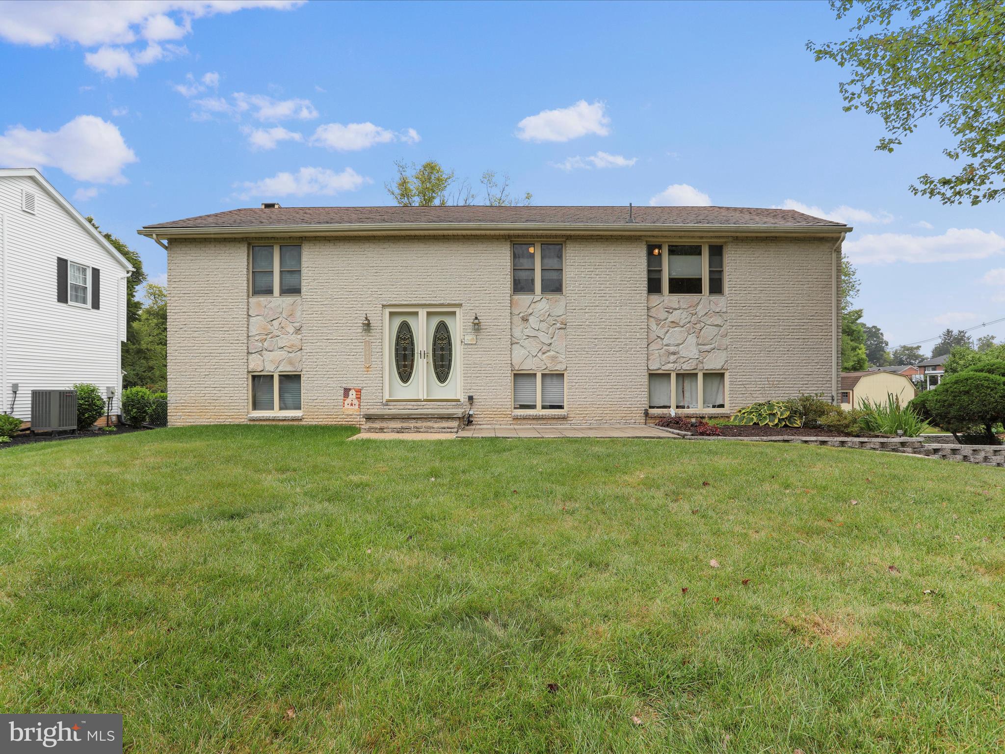 VAN LEAR MANOR - Residential