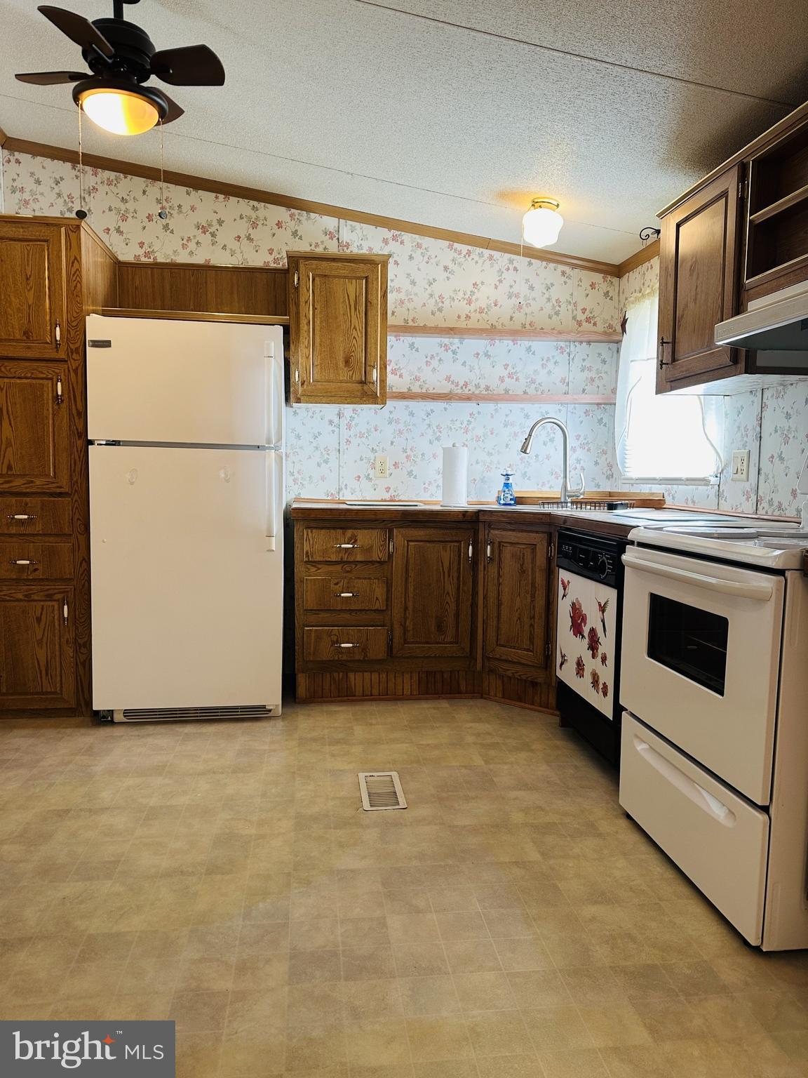 LAKESIDE PARK - Residential