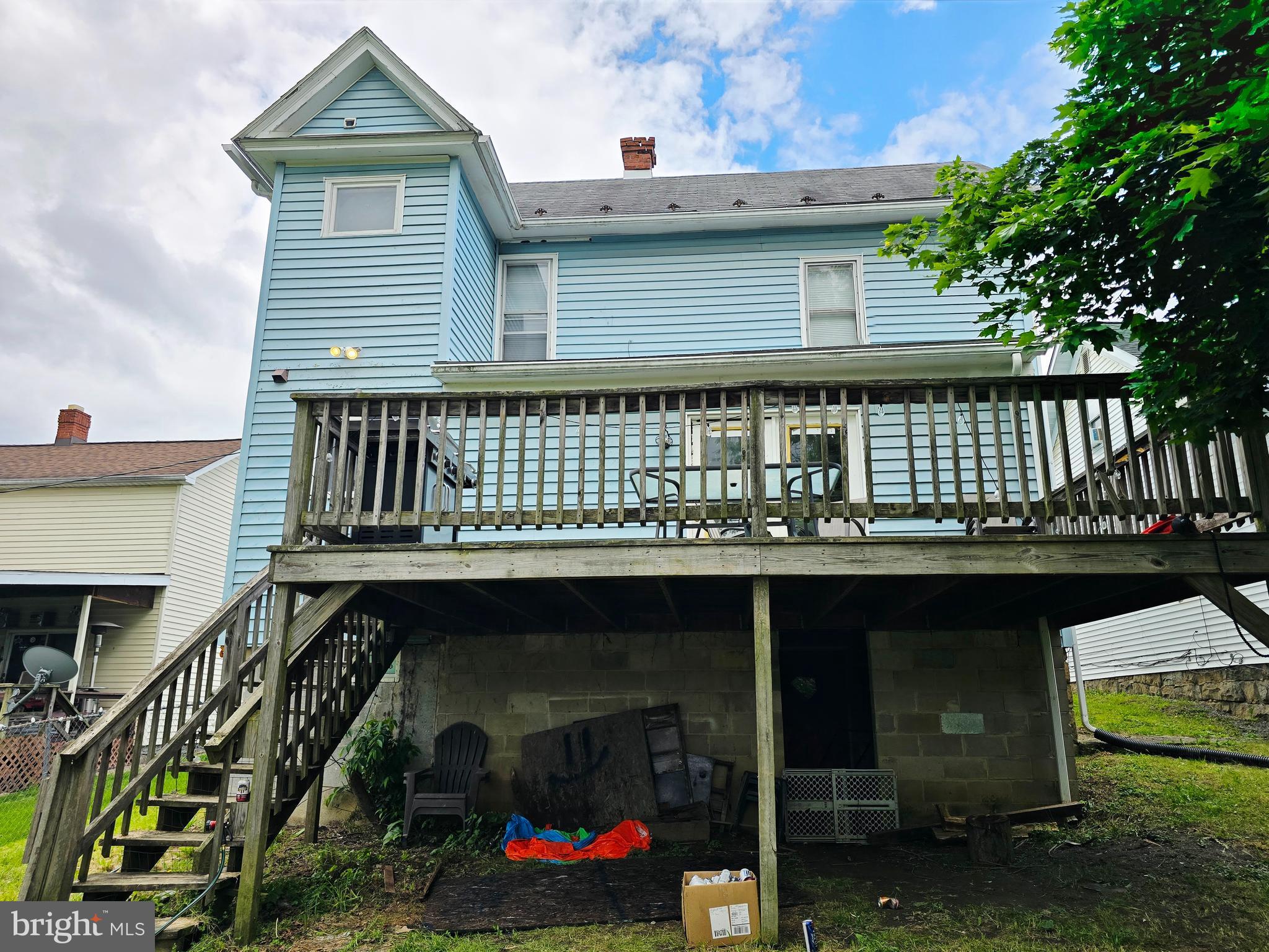 164 E COLLEGE AVENUE