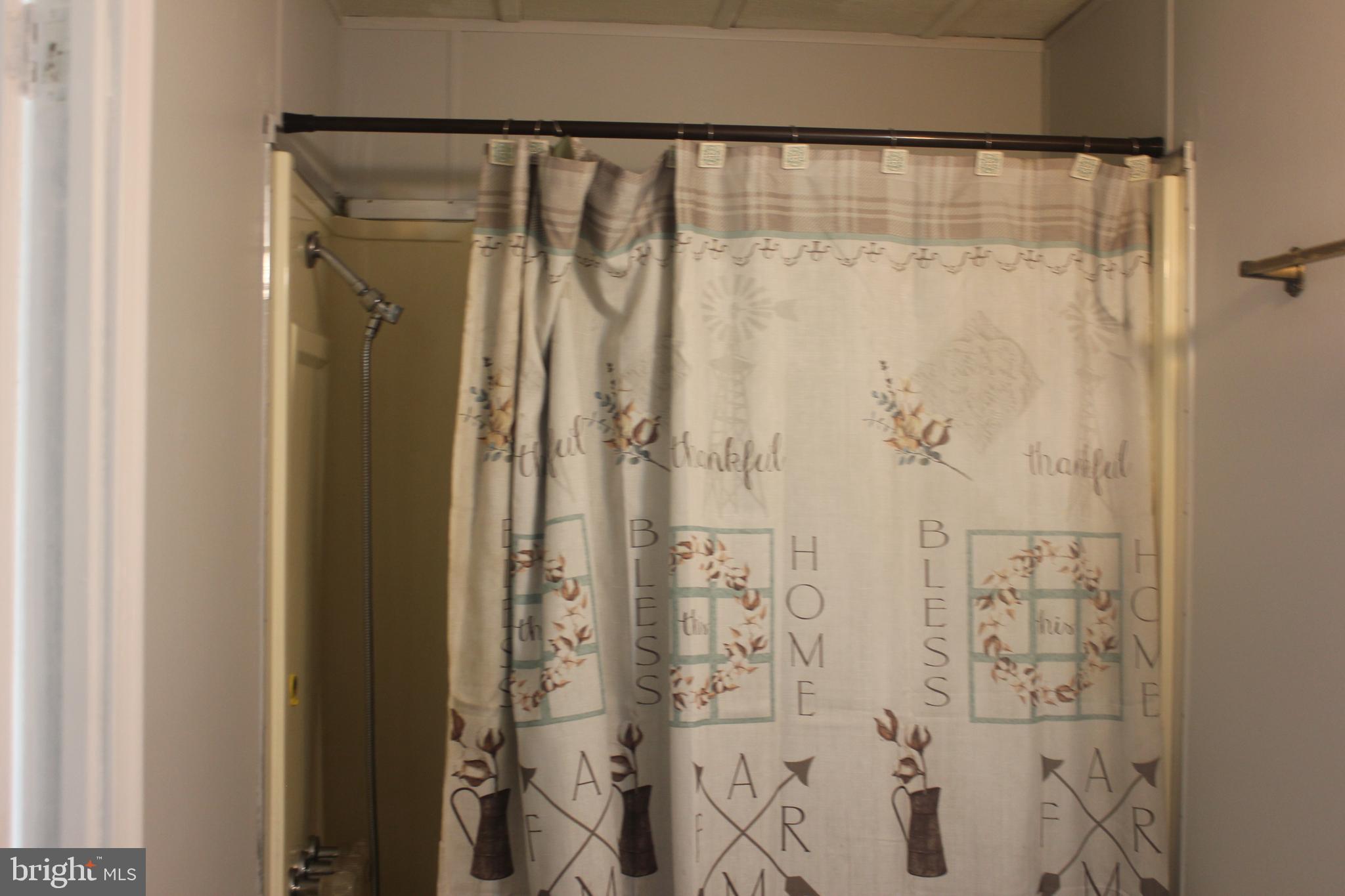 ST. INIGOES - Residential Lease