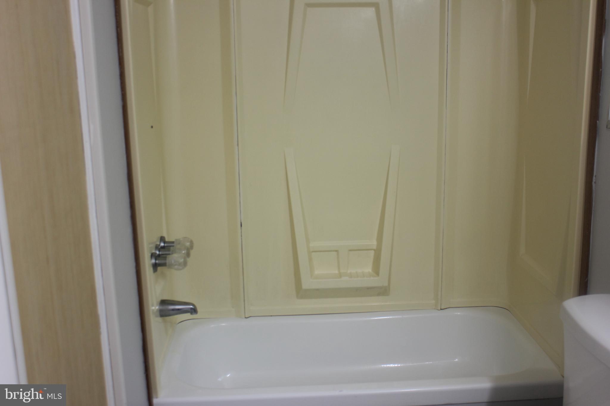 ST. INIGOES - Residential Lease