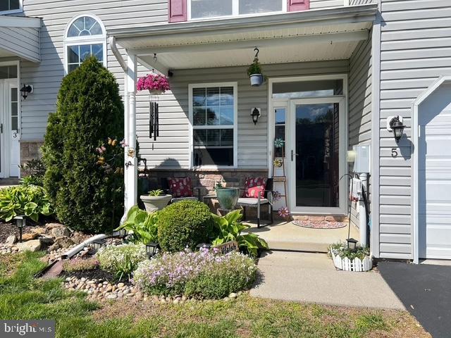 5 EMILY COURT