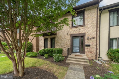 Townhouse For Sale - 9721 Shadow Oak Drive<br/> MONTGOMERY VILLAGE, MD 20886