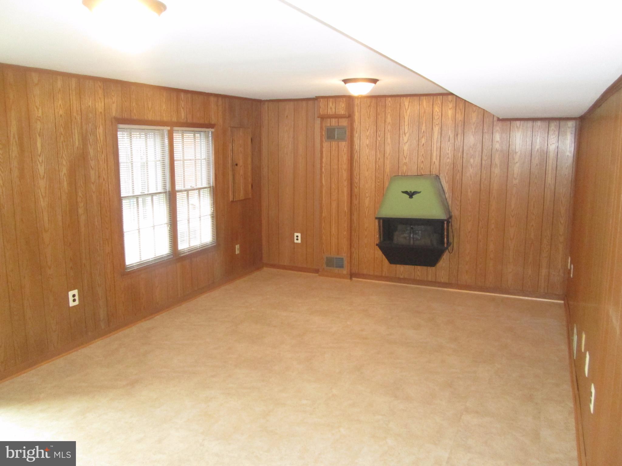 WILLIAMSBURG SQUARE - Residential Lease