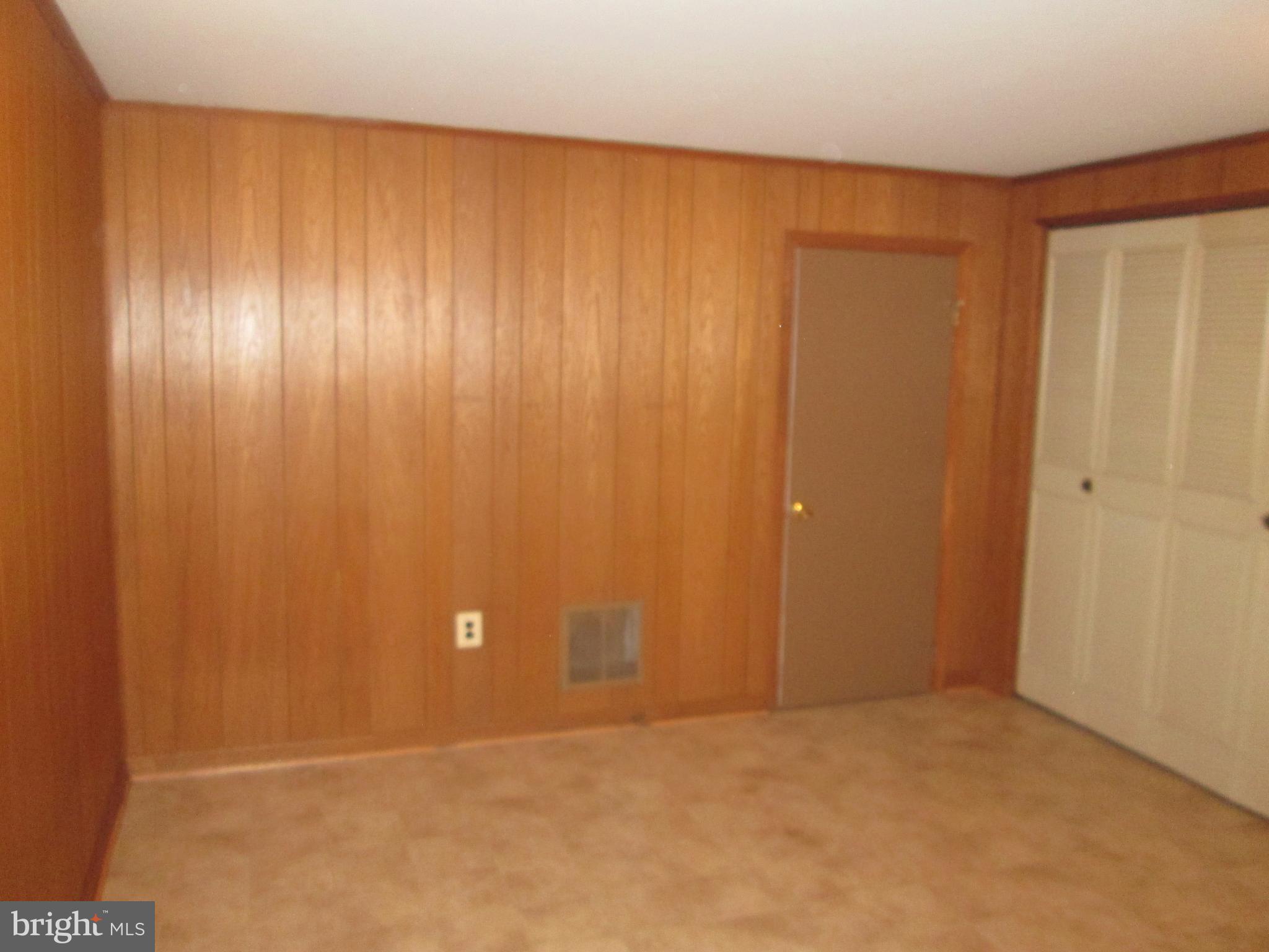 WILLIAMSBURG SQUARE - Residential Lease