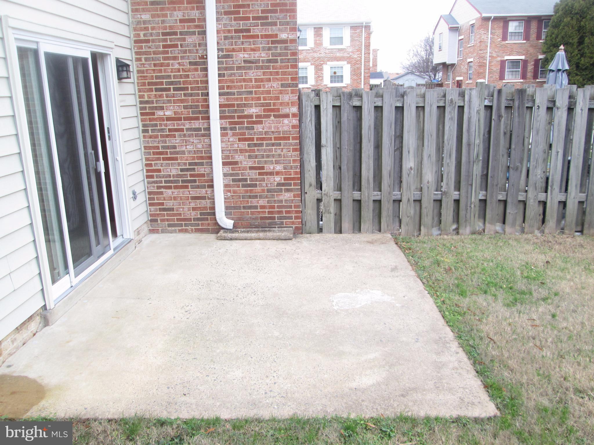 WILLIAMSBURG SQUARE - Residential Lease