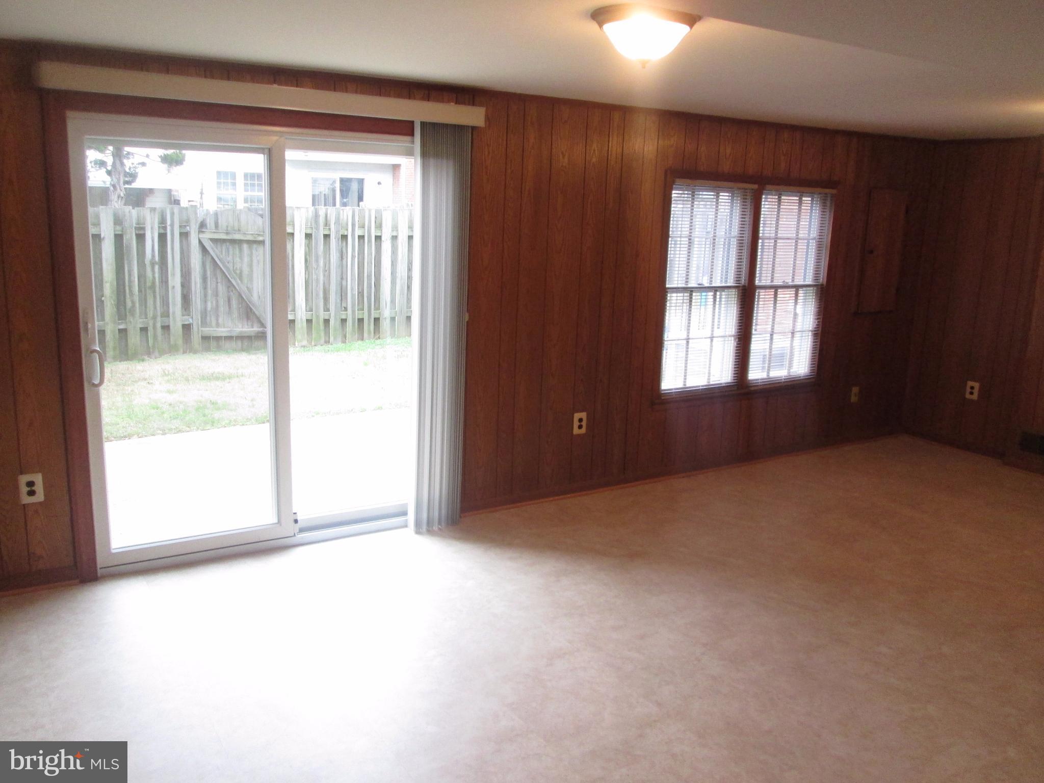 WILLIAMSBURG SQUARE - Residential Lease