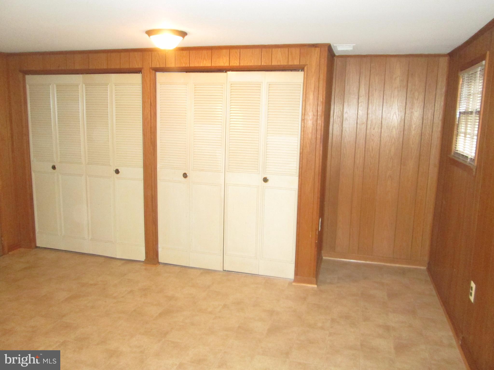 WILLIAMSBURG SQUARE - Residential Lease