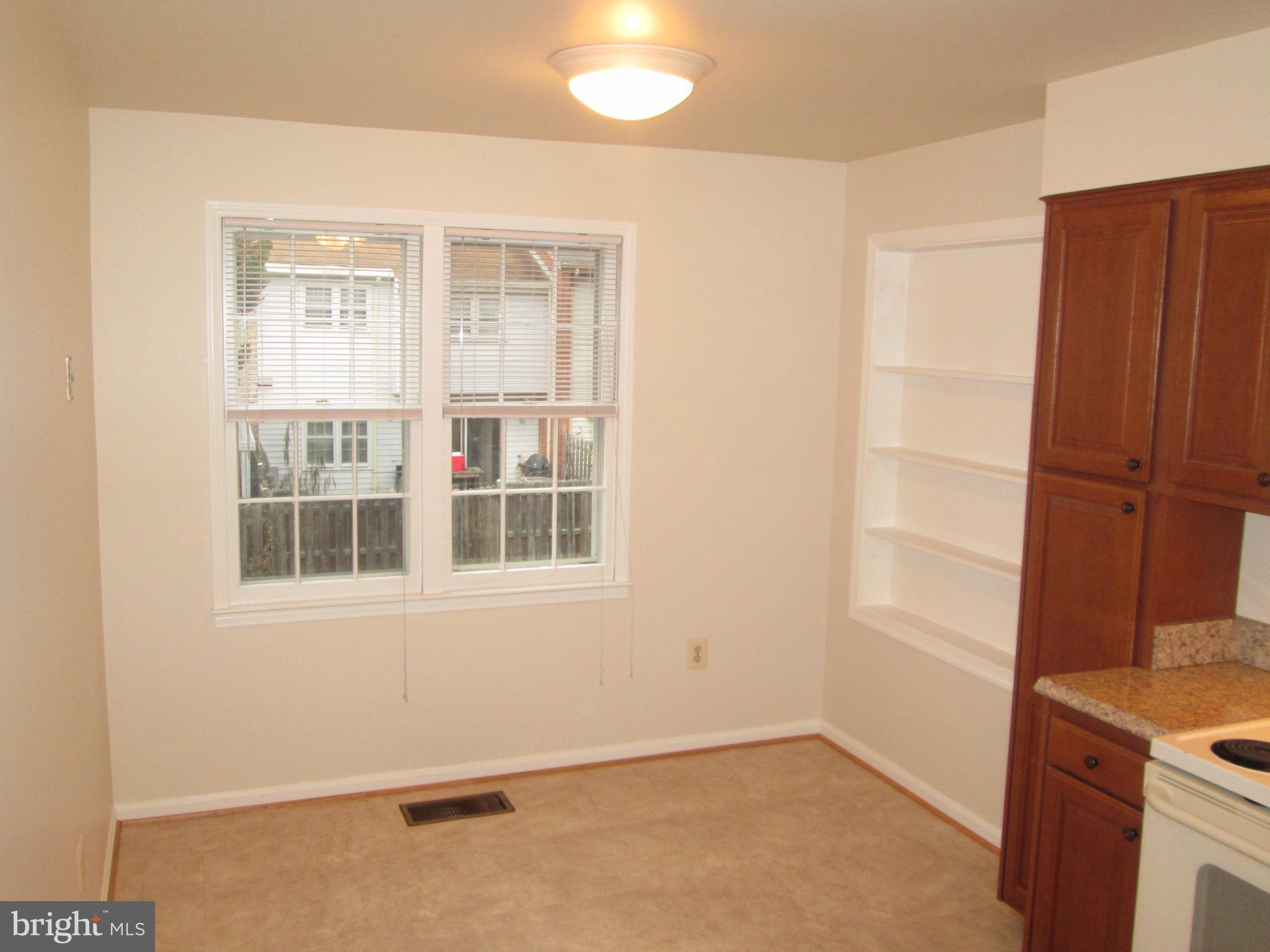 WILLIAMSBURG SQUARE - Residential Lease