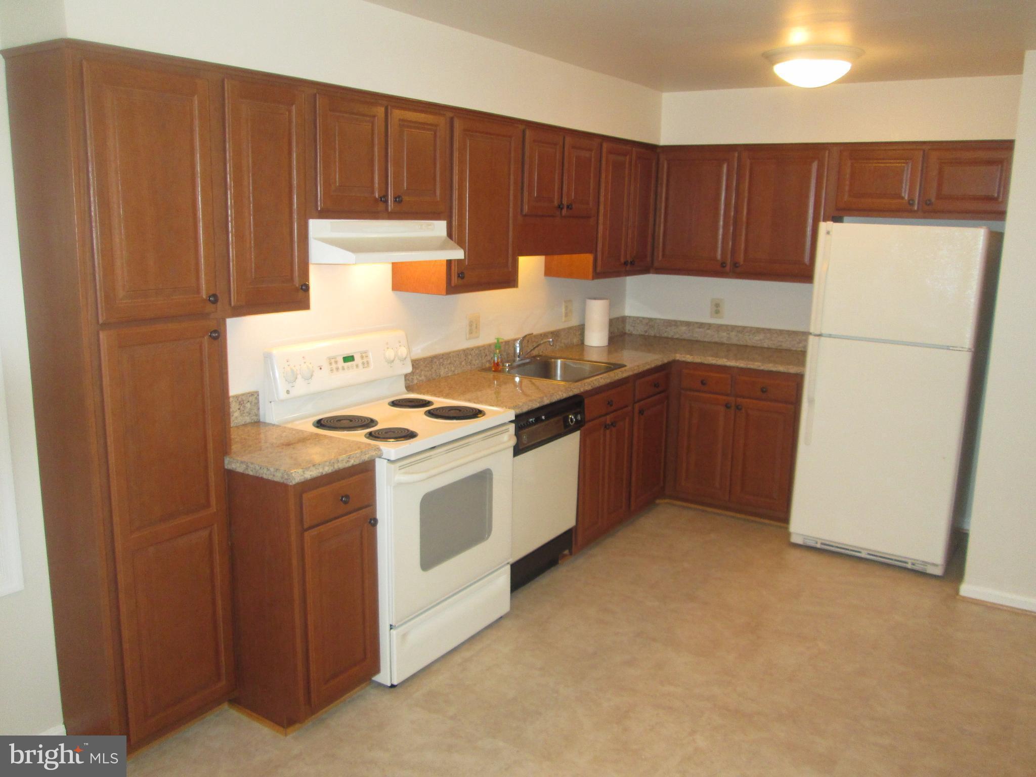 WILLIAMSBURG SQUARE - Residential Lease