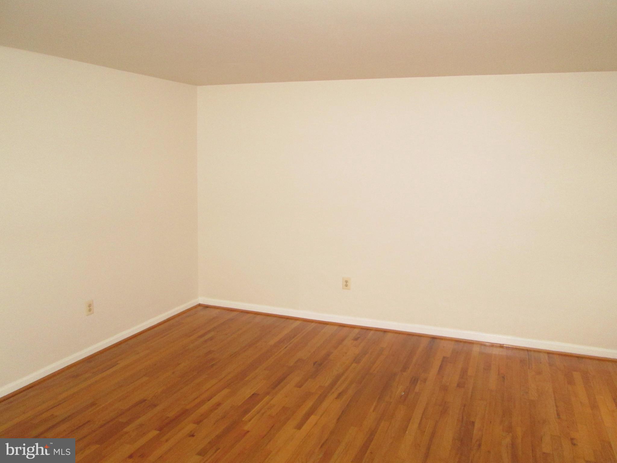 WILLIAMSBURG SQUARE - Residential Lease