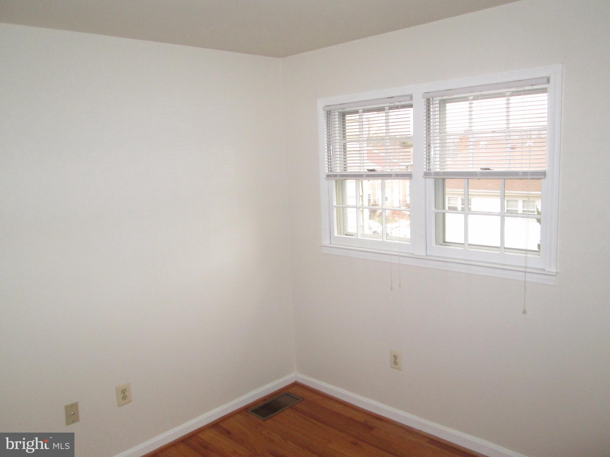 WILLIAMSBURG SQUARE - Residential Lease