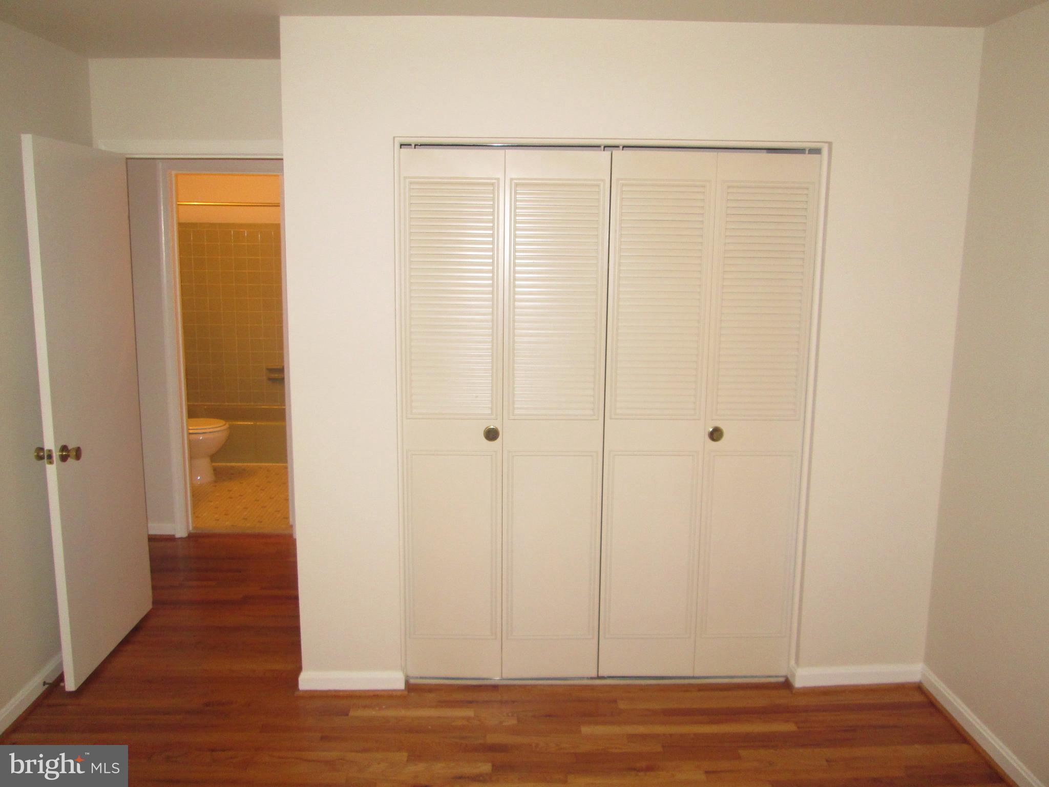 WILLIAMSBURG SQUARE - Residential Lease