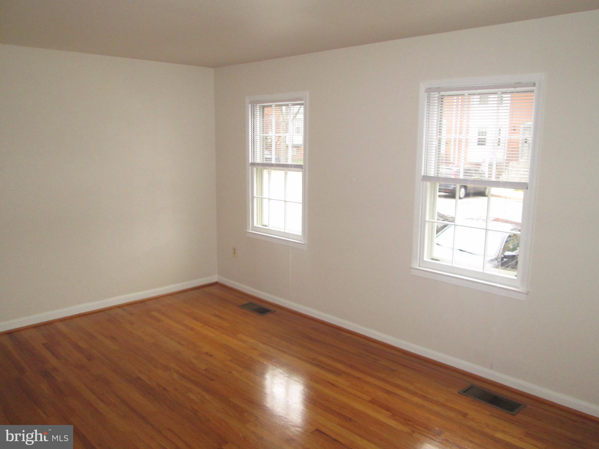 WILLIAMSBURG SQUARE - Residential Lease