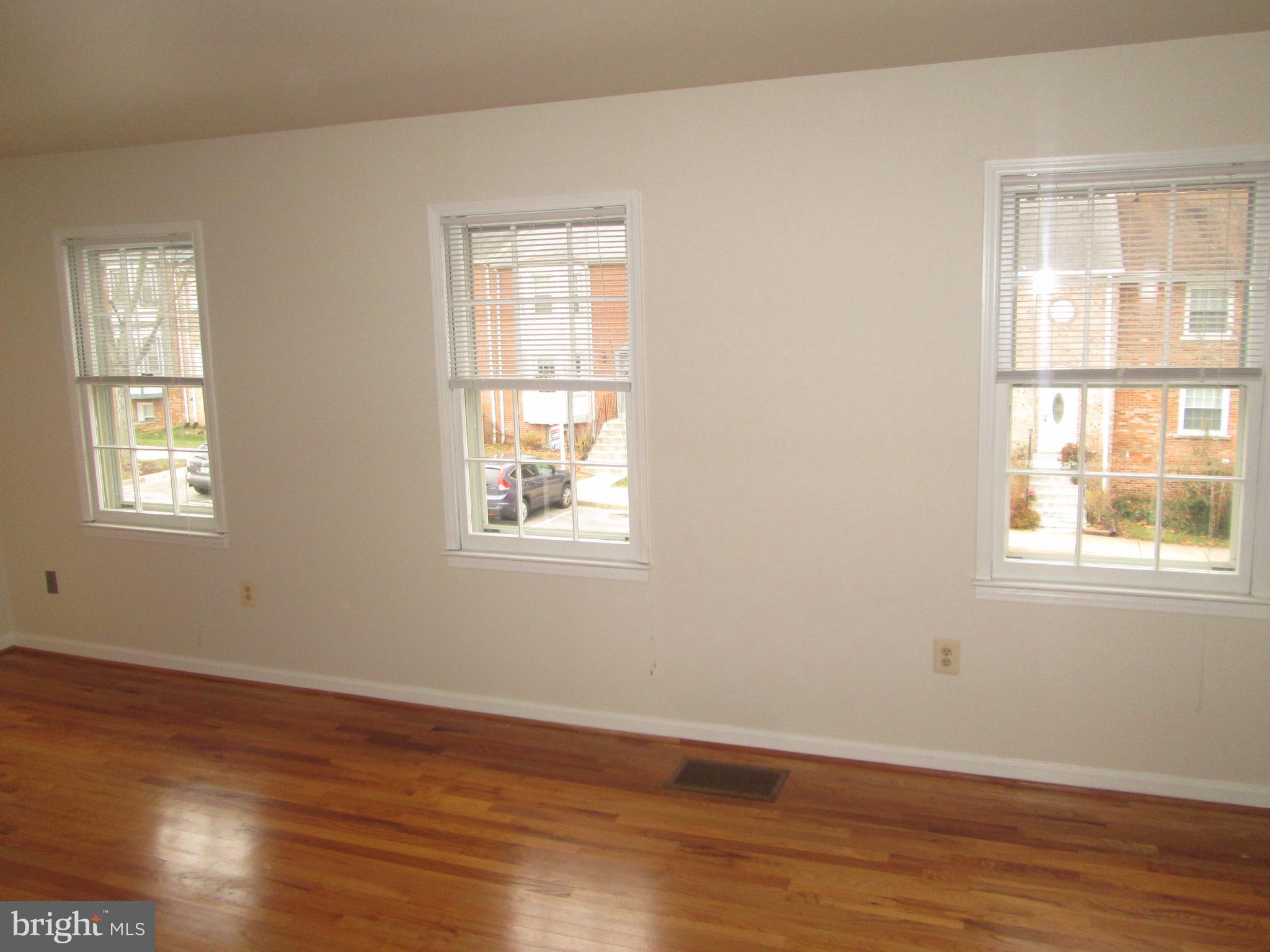 WILLIAMSBURG SQUARE - Residential Lease
