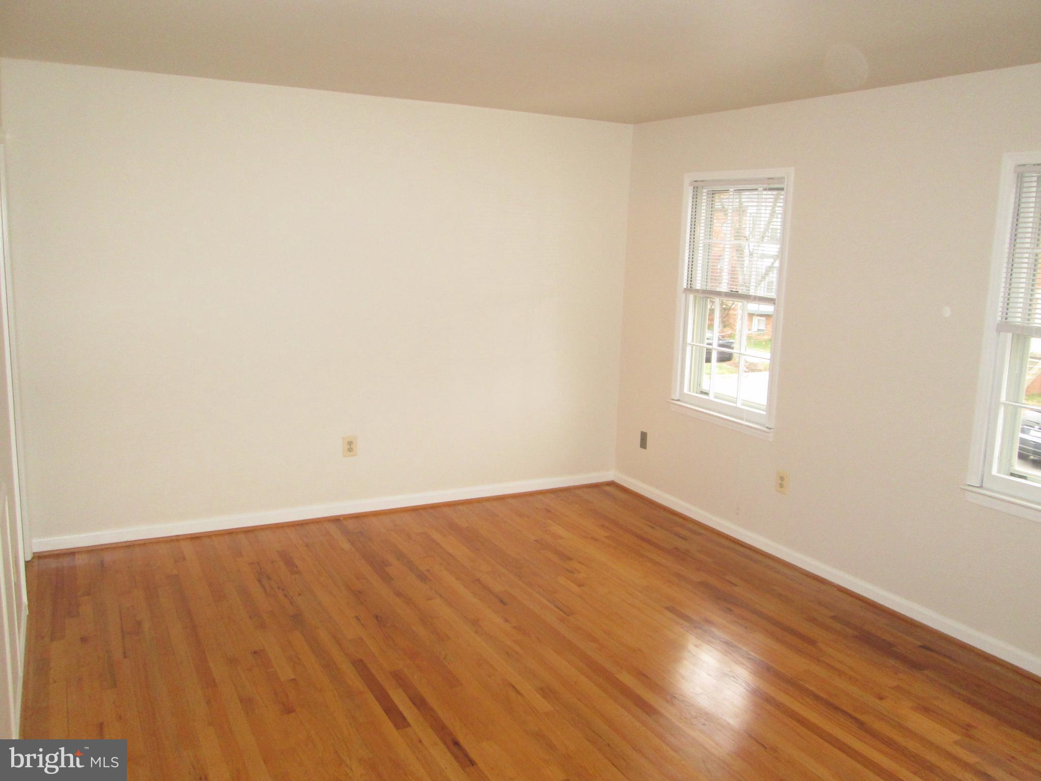 WILLIAMSBURG SQUARE - Residential Lease