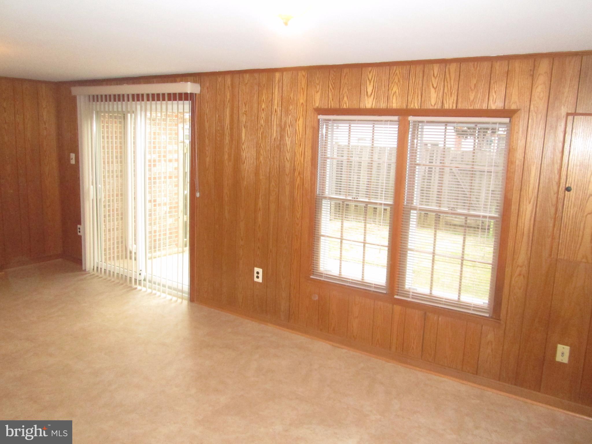 WILLIAMSBURG SQUARE - Residential Lease