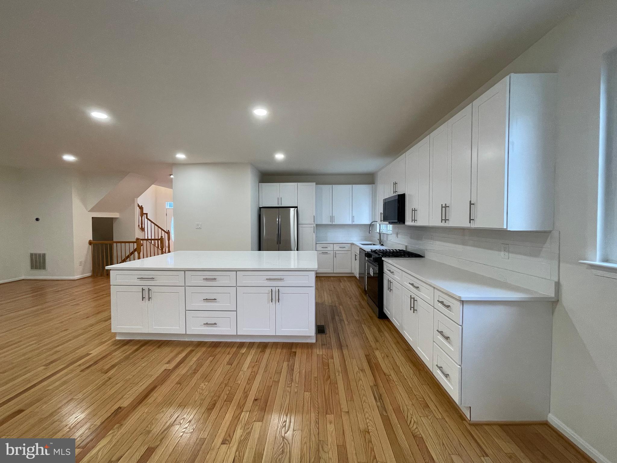 KINGSVIEW VILLAGE - Residential