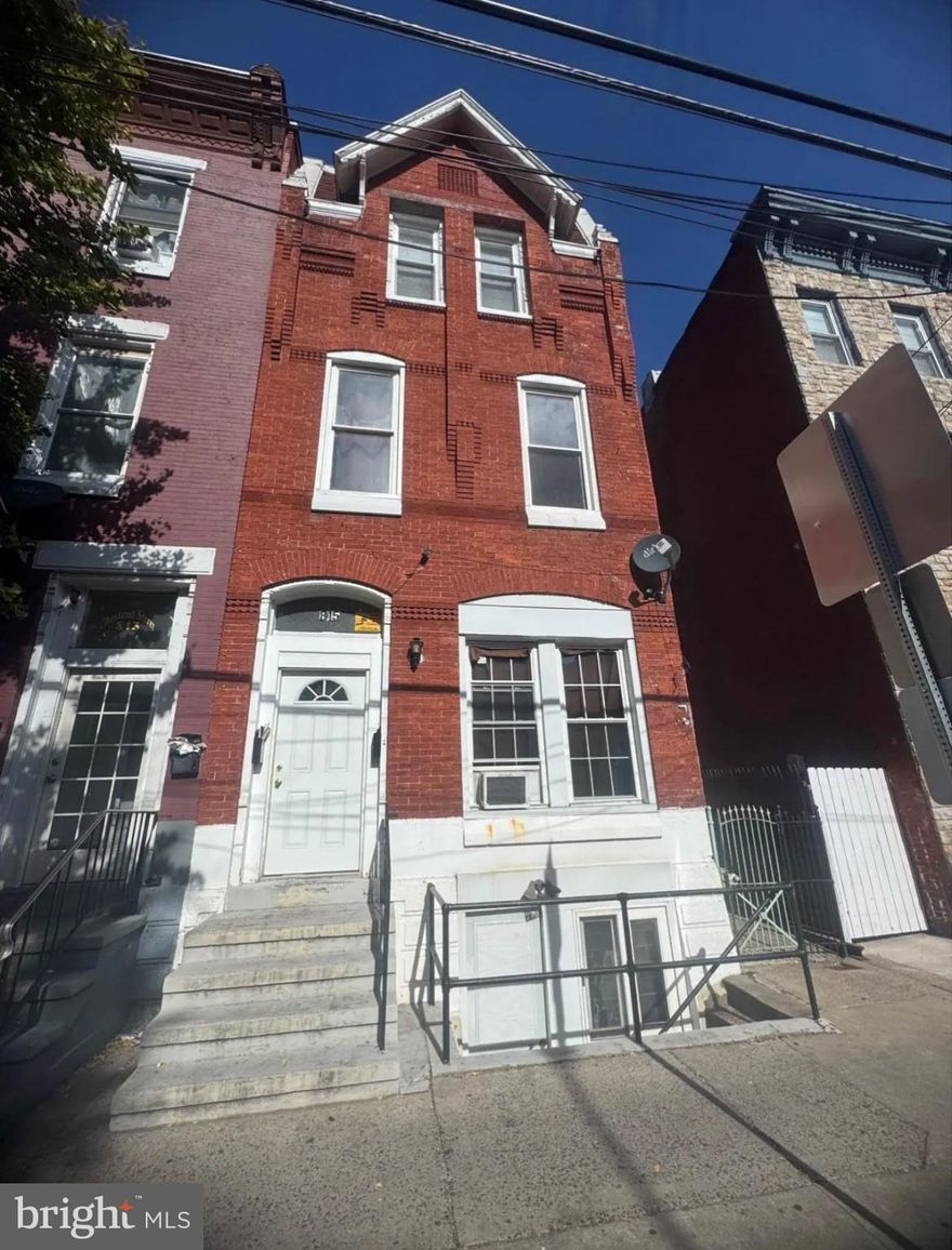 Welcome to 815 Chestnut this Multi-Family offers 6 Bedrooms in totals and 3 Bathrooms. It has private entrance to each apartment. 815 Chestnut St in Reading, PA, is centrally located, offering quick access to local downtown shopping and major routes.