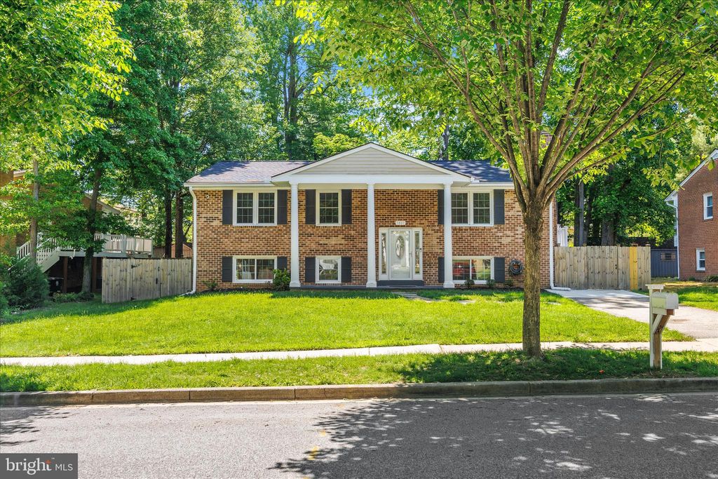 Photo of 5807 Parkway Drive, LAUREL, MD 20707 (MLS # MDPG2202942)
