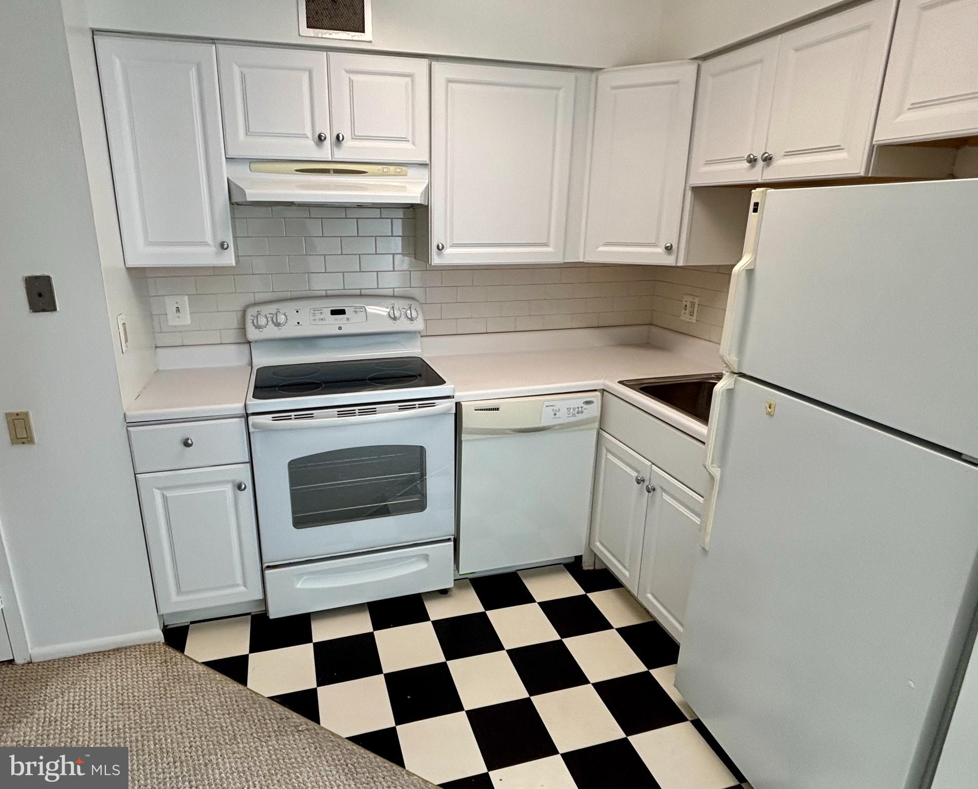 1420 LOCUST STREET 00 12B