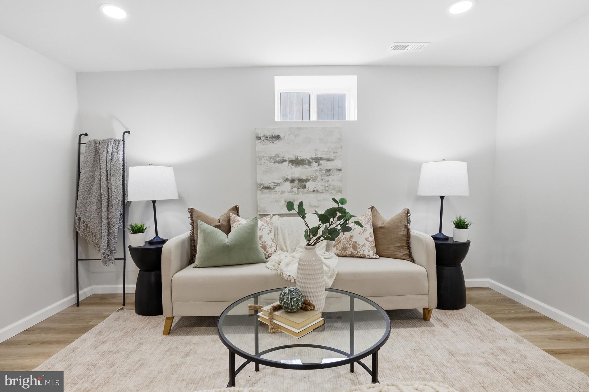 PICKWICK VILLAGE - Residential