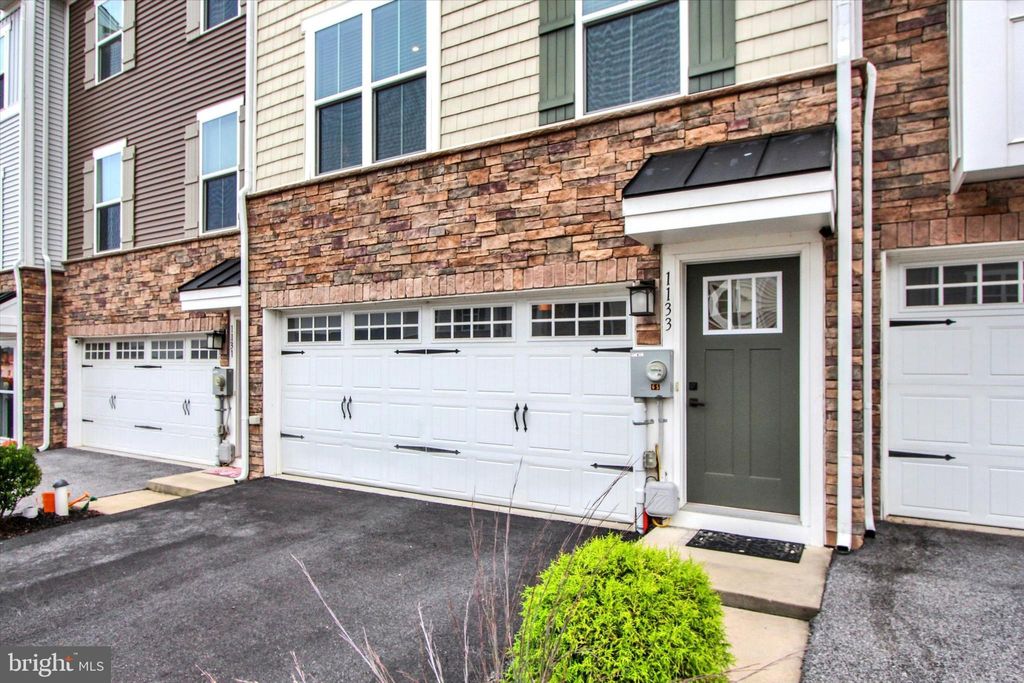 Photo of 1133 Rosecroft Lane, YORK, PA 17403 (MLS # PAYK2090916)
