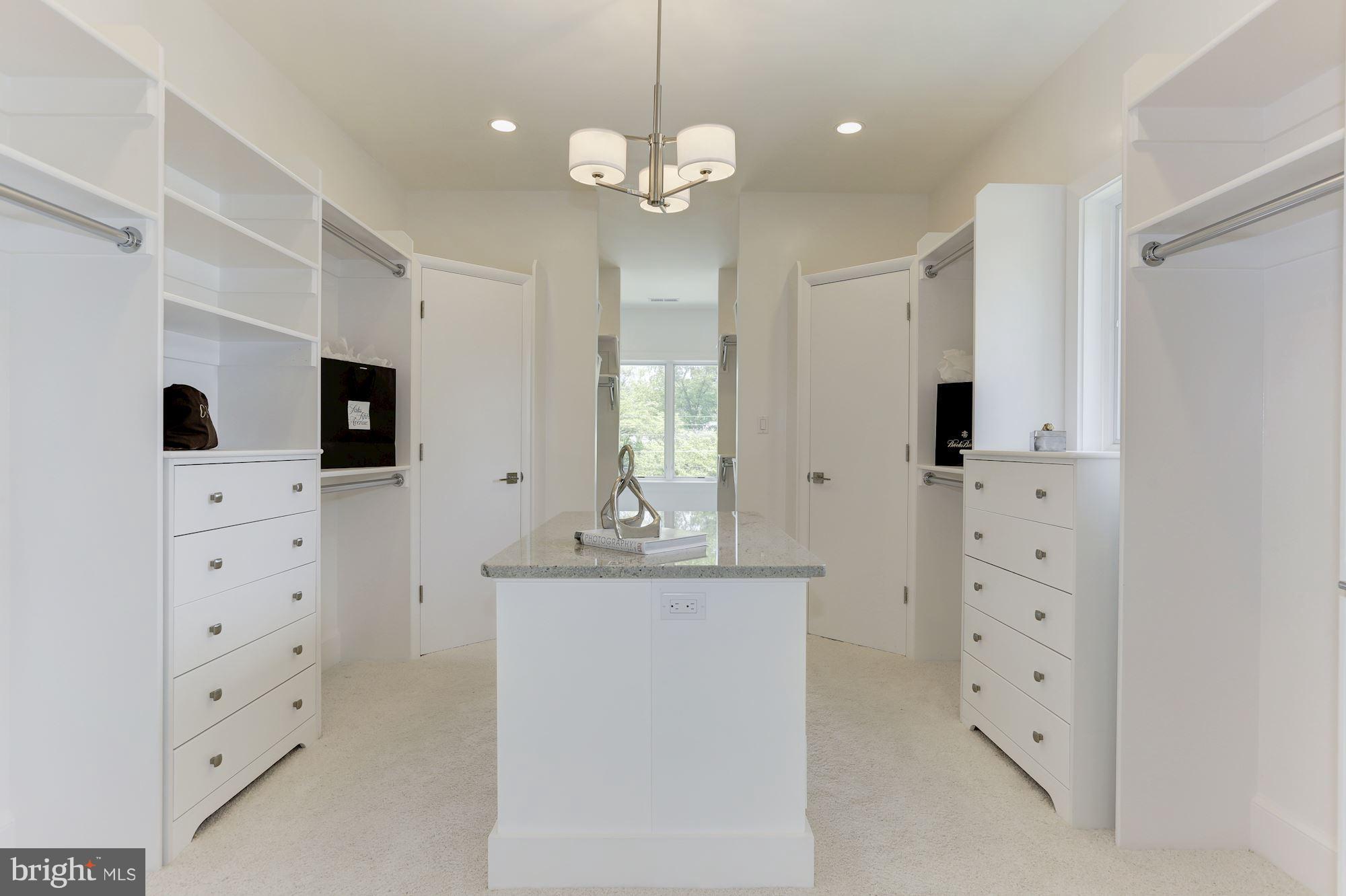 BROYHILLS MCLEAN ESTATES - Residential