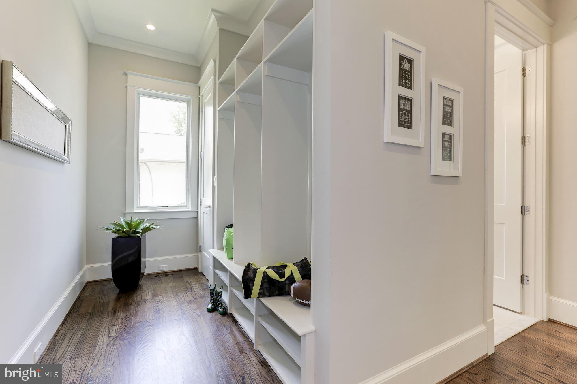 BROYHILLS MCLEAN ESTATES - Residential