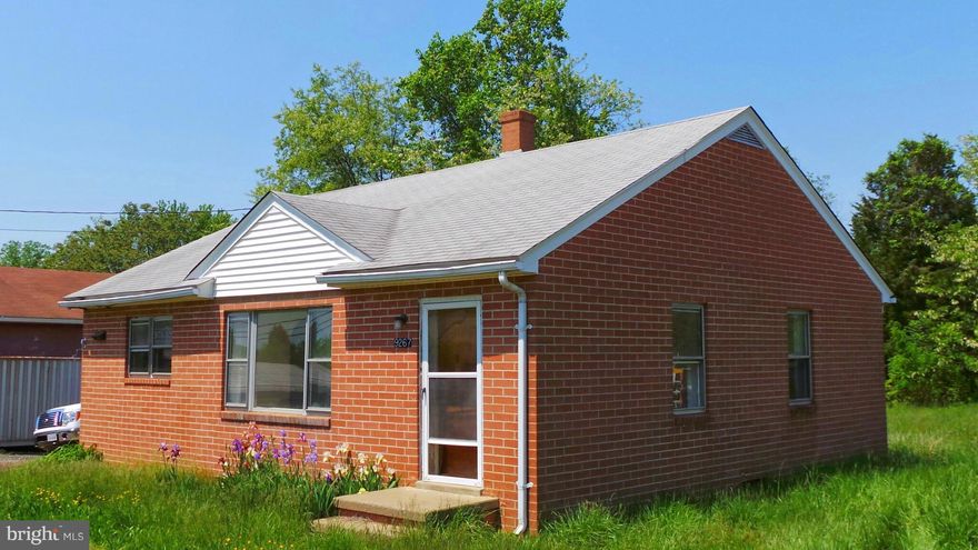 Cute 2 bedroom rambler in King George! Hardwood flooring throughout, spacious basement, and large yard! Close to shopping and local amenities. Priced to sell, this one won't last long!