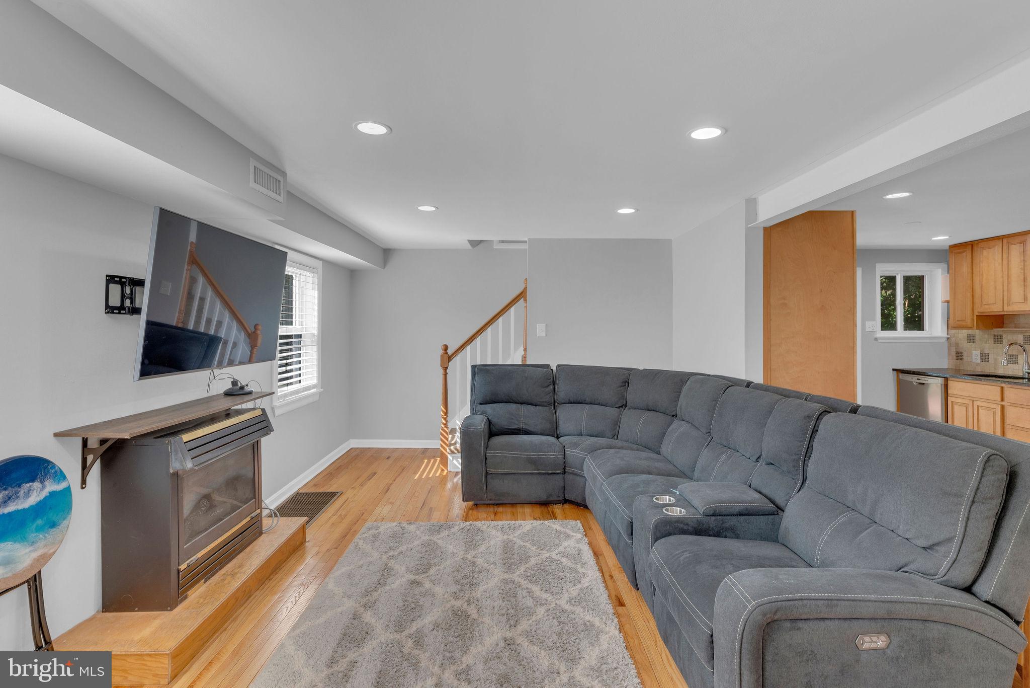 209 CLOVER AVENUE