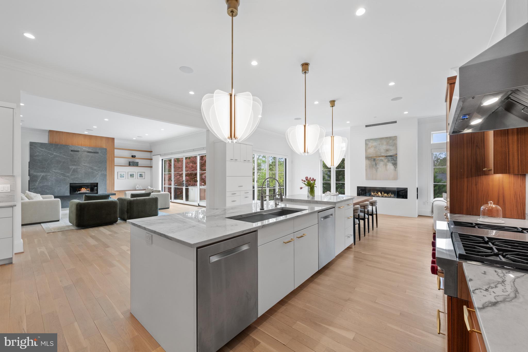 SALONA VILLAGE - Residential