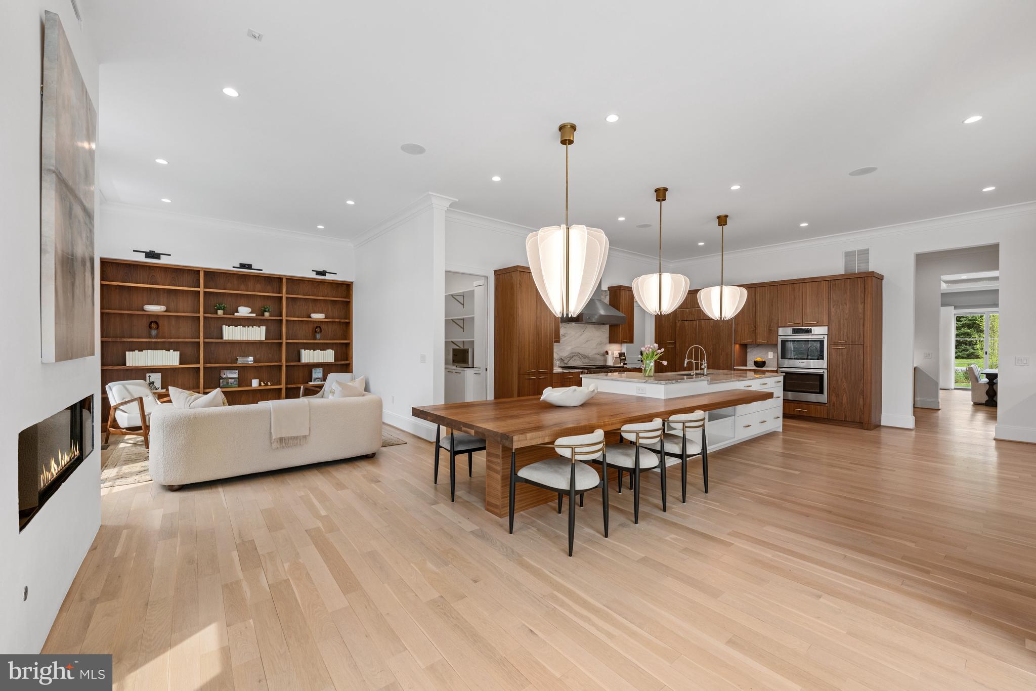 SALONA VILLAGE - Residential