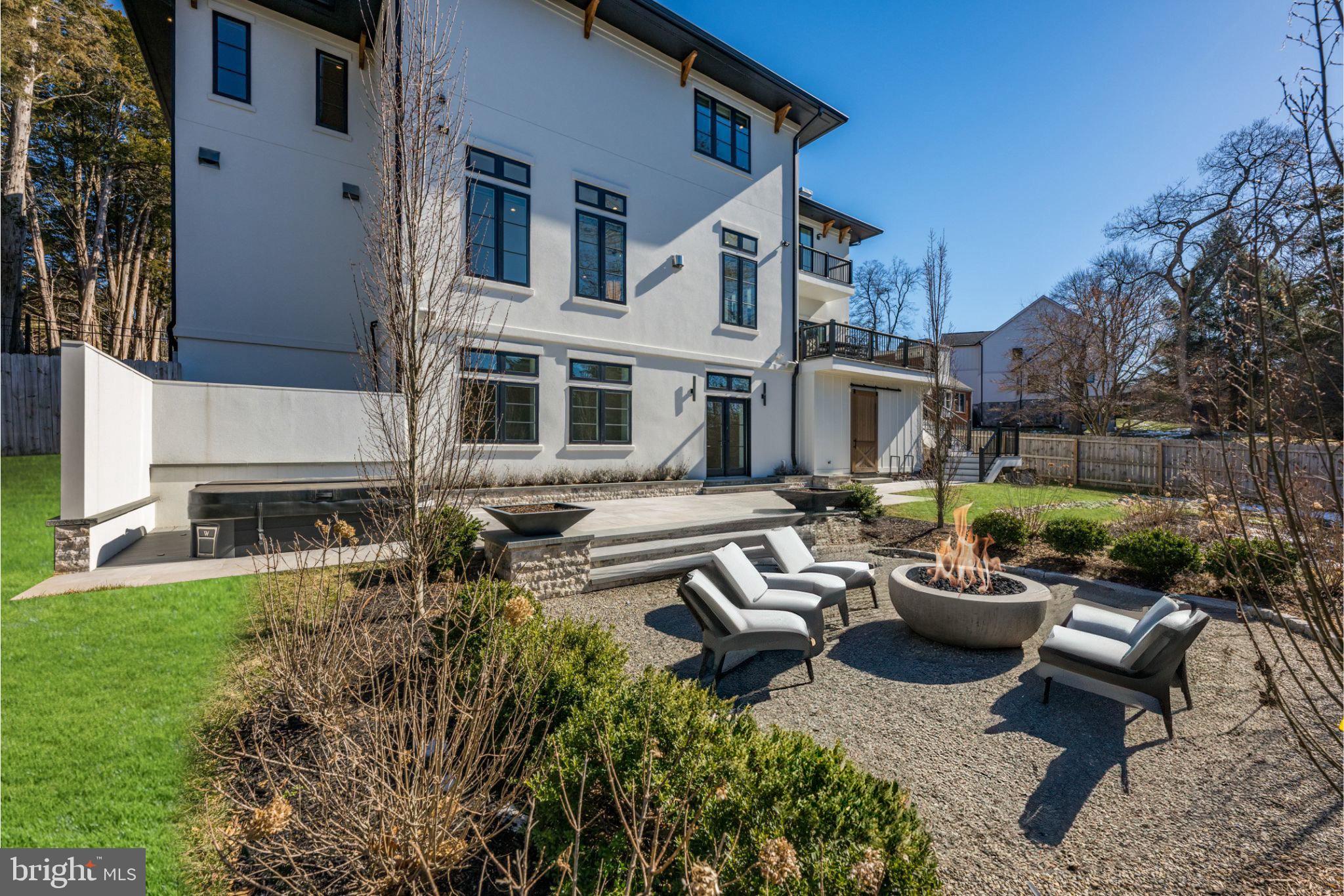 SALONA VILLAGE - Residential