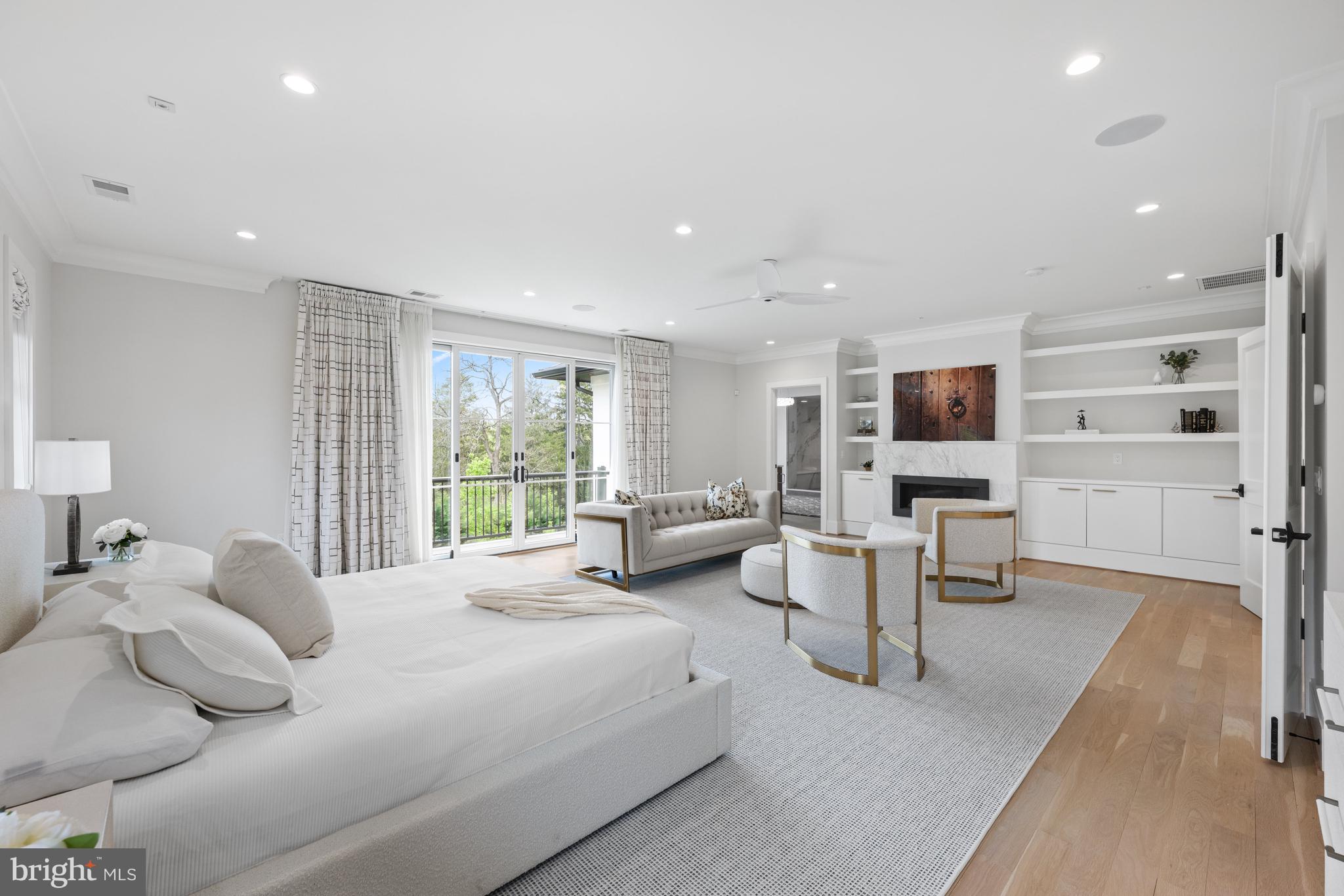 SALONA VILLAGE - Residential