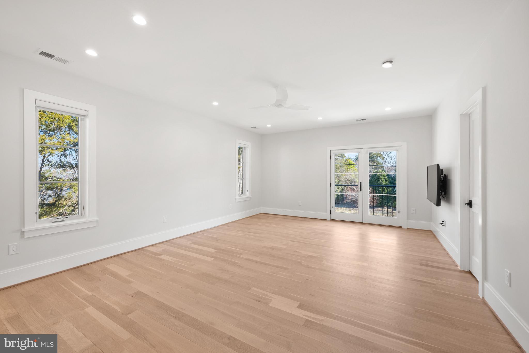 SALONA VILLAGE - Residential