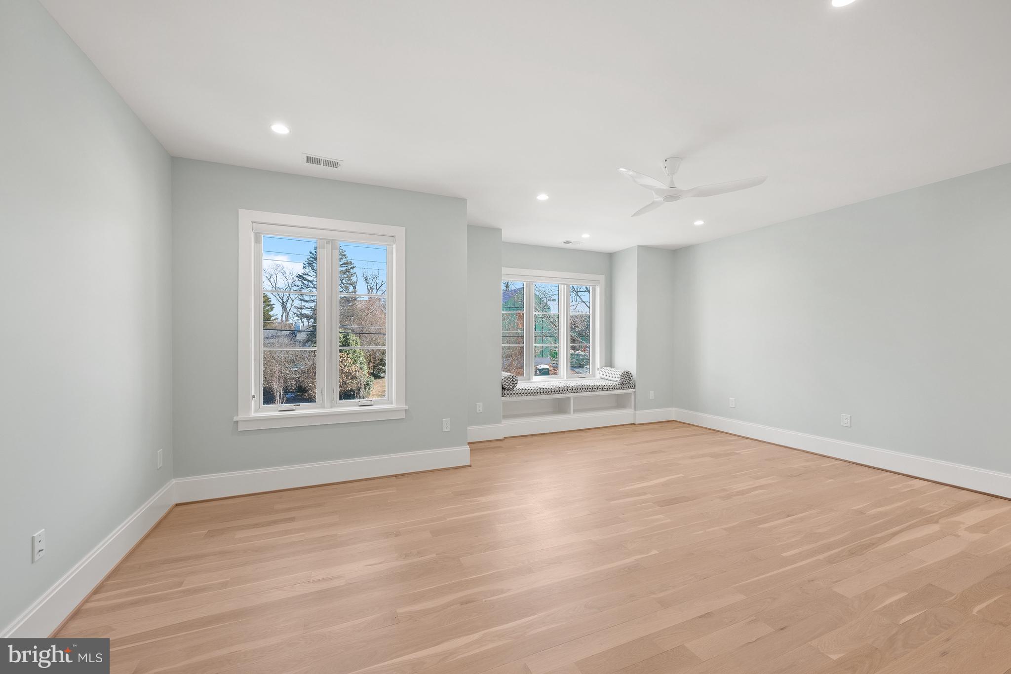 SALONA VILLAGE - Residential