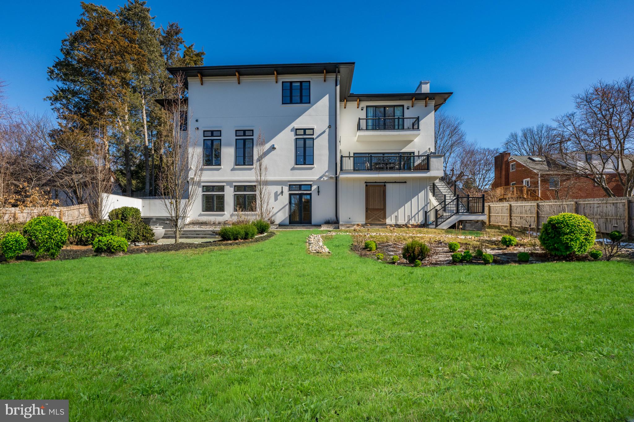 SALONA VILLAGE - Residential