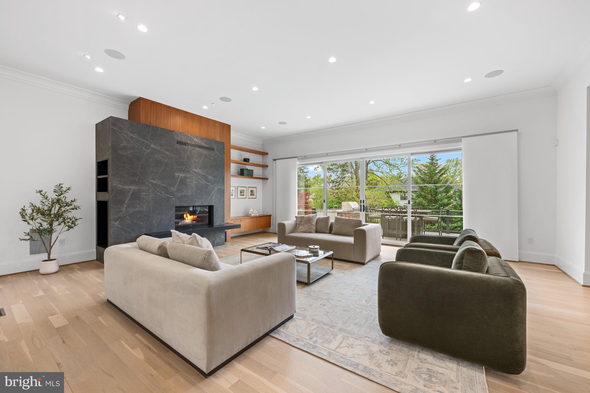 SALONA VILLAGE - Residential