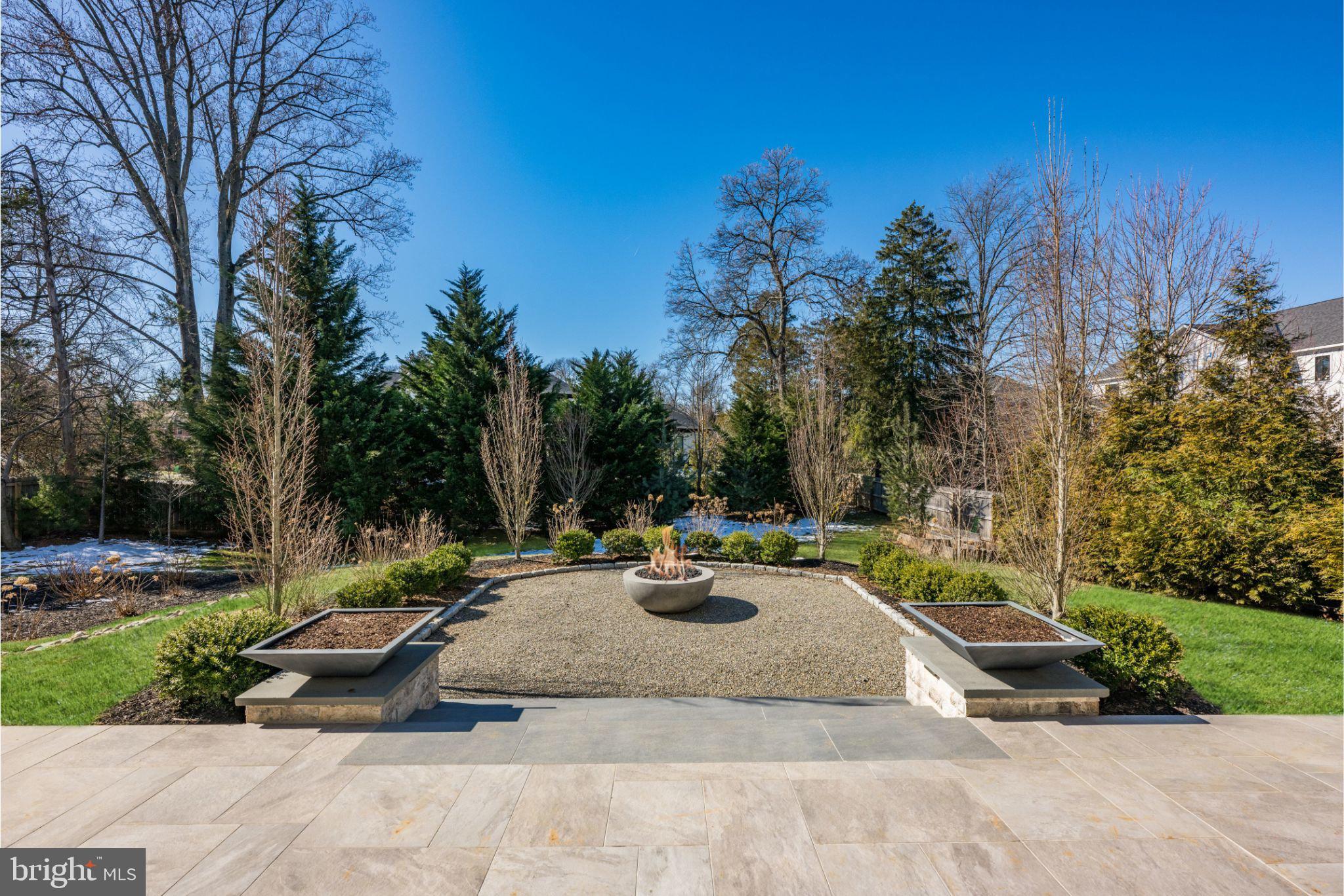 SALONA VILLAGE - Residential