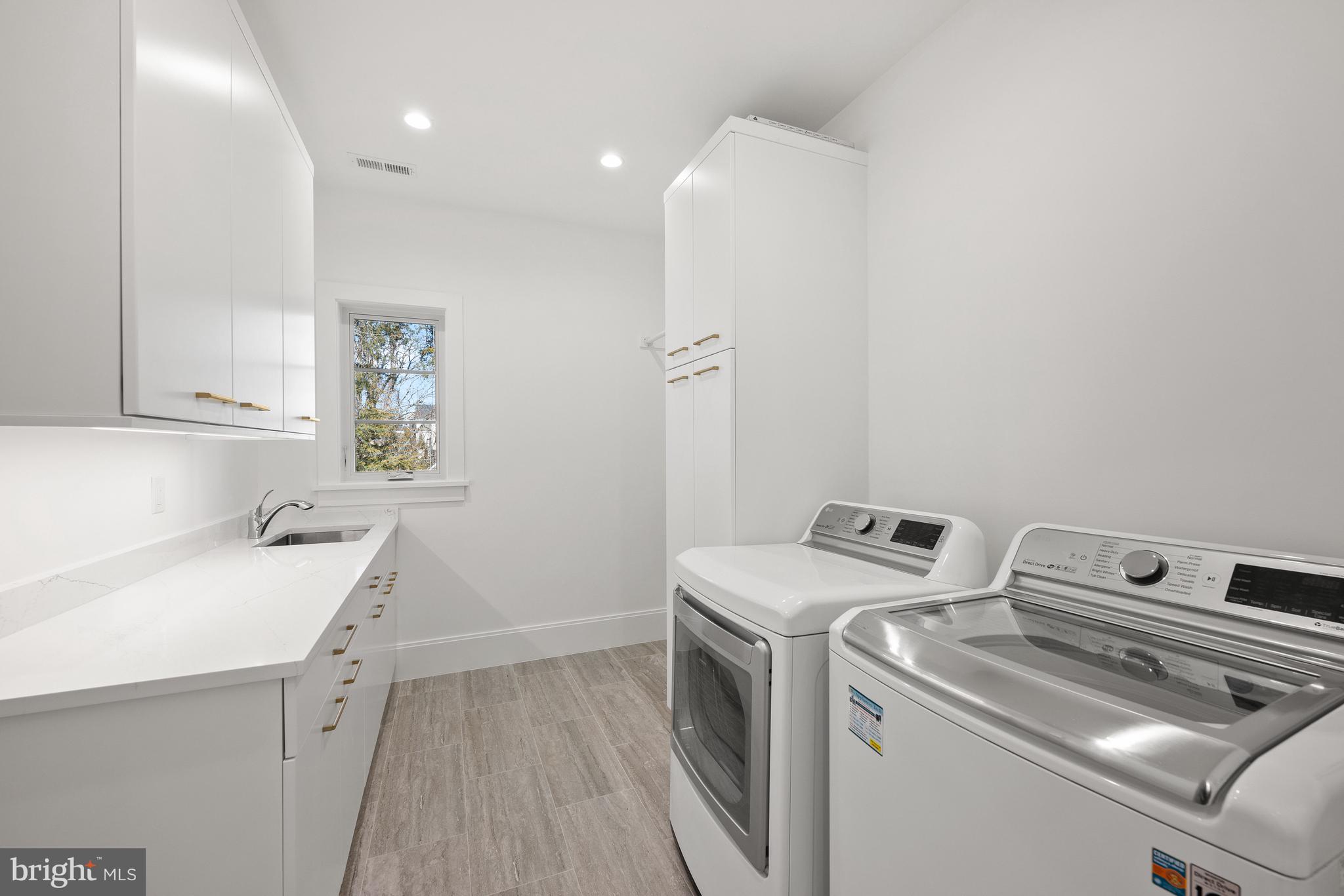 SALONA VILLAGE - Residential