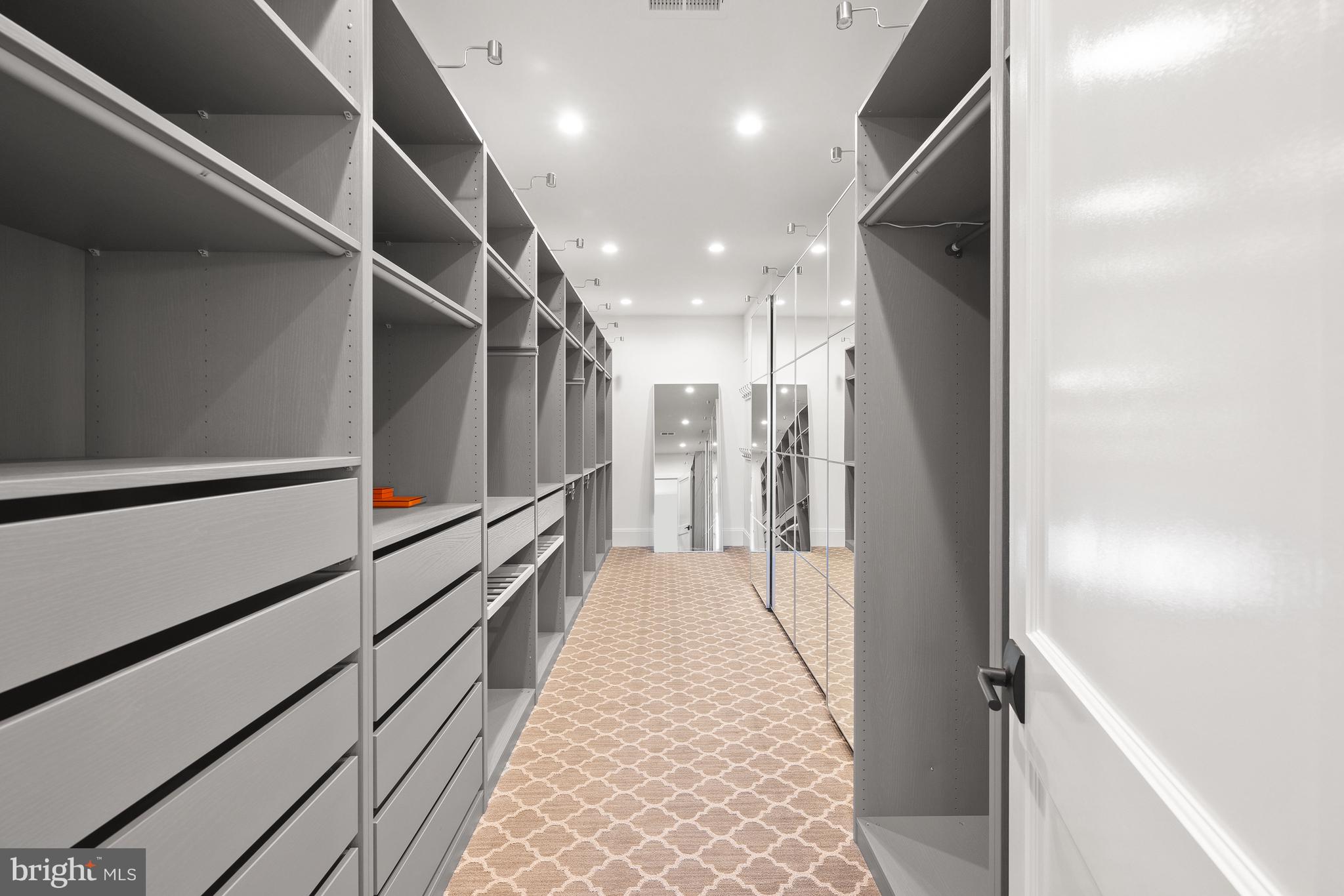 SALONA VILLAGE - Residential