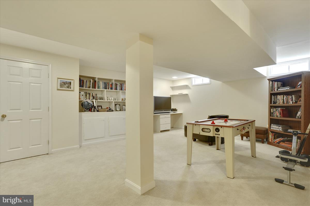 POTOMAC LAKES - Residential